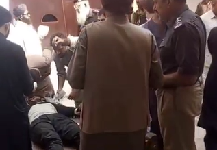 بنو کښې د شمالي وزيرستان ډي پي او په ګاډي ډزې، شپږ اهلکاران ژوبل شوي Bannu: Firing on North Waziristan DPO's vehicle, 6 police personnel injured