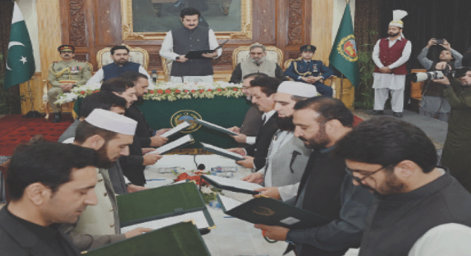 دخېبرپښتونخوا کابینی وزيرانو، مشيرانو او خصوصي مرستال ته وزارتونه سپارلي شوي Khyber Pakhtunkhwa cabinet ministers, advisors and special assistants assigned portfolios