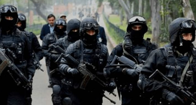 کرک کښې مشترکه کاروائي، د کالعدم تنظيم مطلوب کمانډر وژلې شوي، انښته کښې څلور اهلکار ژوبل Joint operation in Karak, wanted commander of banned organization killed, four officers injured in clash