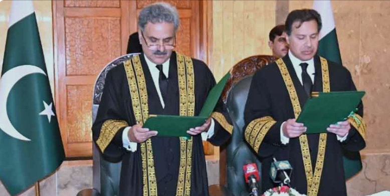 جسټس ميا ګل حسن اورنګزيب د سپريم کورټ د مستقل جج په حيث حلف پورته کړې Justice Mian Gul Hassan Aurangzeb takes oath as permanent judge of Supreme Court
