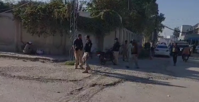 بنو کښې پوليس چوکۍ باندې د ترهه ګرو حمله، پنځه اهلکار ژوبل شوي Terrorists attack police post in Bannu, five officers injured