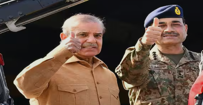 وزيراعظم شهبازشريف د چيف آف ډيفنس فورسز تعيناتۍ باندې فيلډ مارشل عاصم منير ته اومبارکي ورکړې Prime Minister Shehbaz Sharif congratulates Field Marshal Asim Munir on his appointment as Chief of Defence Forces