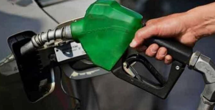 د ډيزل قيمت کښې د لوئې کمي او د پټرول نرخ برقرار ساتلو اعلان The announcement of a big reduction in the price of diesel and the price of petrol will remain unchanged