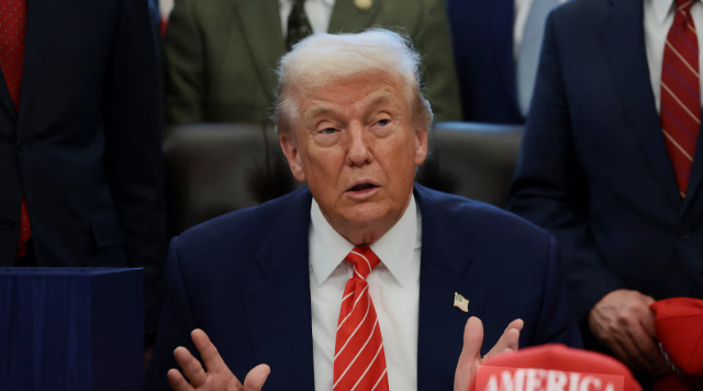 ډونلډ ټرمپ د ايران توانائۍ تنصيباتو باندې لس ورځو پورې نور حملې نۀ کولو اعلان کړې Donald Trump has announced that there will be no light strikes on Iran's energy installations for ten days