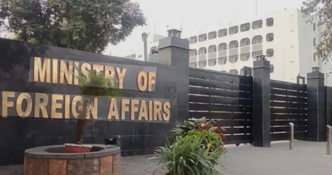 چين لخوا پاک افغان ثالثۍ په کوششونو دې ګنګوسو نه ډډه اوکړې شي، خارجه دفتر Criticism of China's role as mediator in restoring Pak-Afghan relations should be avoided, says Foreign Office