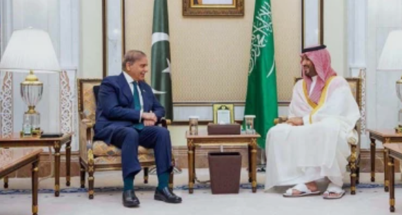 ولي عهد سره ټيليفونک رابطه، وزيراعظم شهبازشريف د ايراني حملو په سختو ټکو کښې مذمت کړې In a telephonic conversation with the Crown Prince, Prime Minister Shahbaz Sharif strongly condemned the Iranian attack