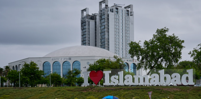 منطقه کښې د جنګ ختمولو لپاره پاکستان خپل تاريخي کردار ادا کولو ته تيار Pakistan ready to play historic role in ending war in the region