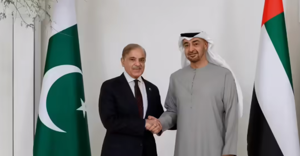 پاکستان د متحده عرب امارات قرضہ واپس کولو فيصله کړې Pakistan decides to repay UAE loan