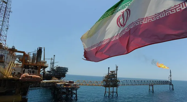 امريکې د ايراني خام تيلو، پيټروليم مصنوعاتو ترسيل لائسنس جاري کړې US issues licenses to ship Iranian crude oil, petroleum products
