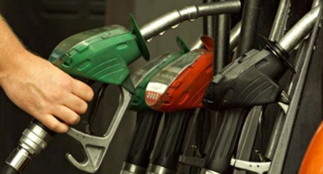 حکومت د ډيزل قيمت کښې دوه روپۍ، څليريشت پيسې في لټر نوره اضافه کړې The government has increased the price of diesel by Rs. 2.4 per liter