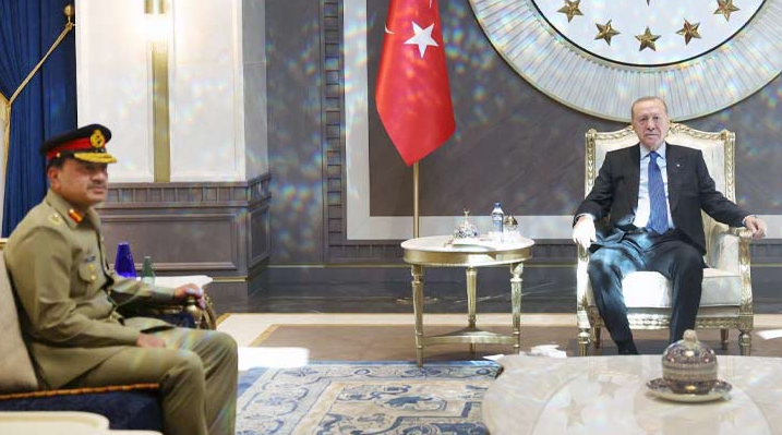 د فيلډمارشل عاصم منير انقره کښې ترک صدر طب اردووان سره مهم ملاقات Field Marshal Asim Munir holds an important meeting with Turkish President Erdoğan in Ankara.