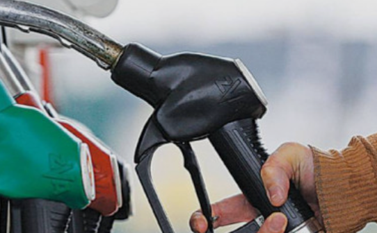 وفاقي حکومت د تيلو قيمتونو کښې لويه اضافه کړې، نوټي فکيشن جاري Significant hike in prices of petroleum products; notification issued.