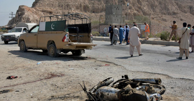 ټانک کښې امنيتي چيک پوسټ باندې د ترهه ګرو حمله،اتۀ اهلکاران شهيدان او شل نور ژوبل شوي Terrorist attack on a security checkpoint in Tank; eight personnel martyred and twenty others wounded.