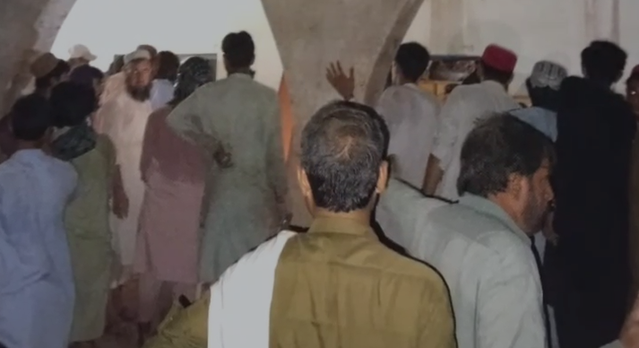 کوهاټ کښې د کور چهت پريوتو پيښه کښې لس کسان پحق رسيدلي، نهه کسان ژوبل شوي House collapses due to heavy rain in Kohat, 10 people killed, 8 women injured