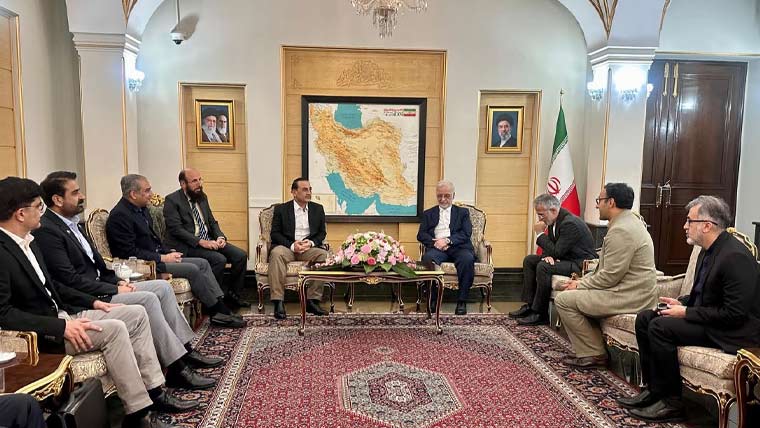 فيلډ مارشل عاصم منير په مهمه دوره ايران ته رسيدلې دې Field Marshal Asim Munir has arrived in Iran on an important visit.