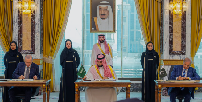 د پاکستان، ترکيه او سعودي عرب دفاعي معاهدے په اړه د کميټۍ وړومبې اجلاس سباله استنبول کښې کيږي The first meeting between Pakistan, Saudi Arabia, and Turkey following the Makkah mutual defense agreement will be held in Istanbul tomorrow.