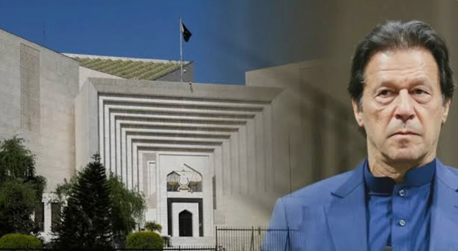 سپريم کورټ دې د باني پي ټي آئي هسپتال ته منتقلۍ فيصله واپس واخلي، د وفاقي حکومت د نظرثانې درخواست دائر The federal government has filed a review petition requesting the Supreme Court to withdraw its decision regarding the transfer of the PTI founder to the hospital.