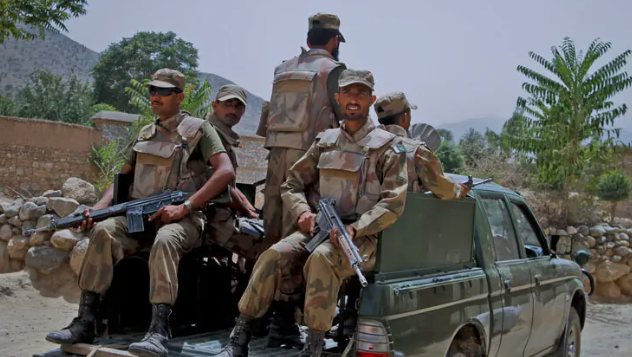 لکي مروت کښې د ترهه ګرو ټهکانې او يو شمير ترهه ګر وژلي شوي، وسله هم ترلاسه شوې Terrorist hideouts were destroyed and a number of terrorists were killed in Lakki Marwat; weapons were also recovered