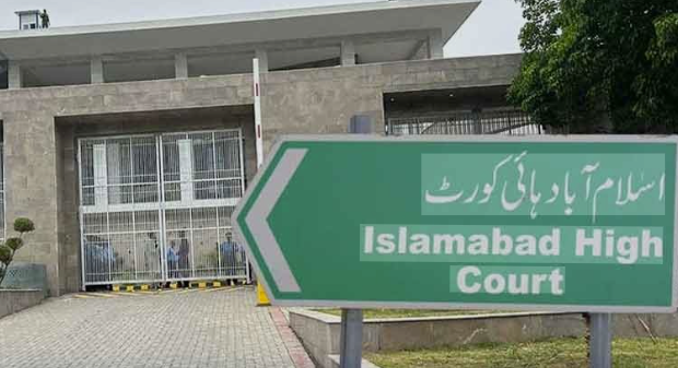 پي ټي آئي لانګ مارچ کيس، د اسلام آباد هائيکورټ لارجر بنچ تشکيل، آئي جيز او نور اهم چارواکي سبا ذاتي حيثت کښې طلب PTI Long March case: Islamabad High Court constitutes a larger bench; IGs and other key officials summoned to appear in person tomorrow.