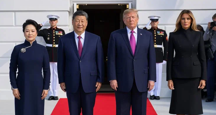 چين صدر شي جِن پنګ وائټ هاؤس ته رسيدلې،صدر ټرمپ د هغوي ريډ کارپټ هرکلې کړې Chinese President Xi Jinping has arrived at the White House, where President Trump welcomed him with a red-carpet reception.