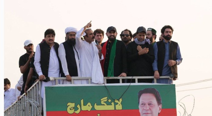 پي ټي آئي لکي مروت ګنډي چوک نه لانګ مارچ شروع کړې PTI Lakki Marwat starts long march from Gandhi Chowk