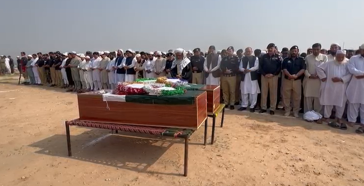 کرک کښې د نامعلومه کسانو په ډزو ايس ايچ او او د هغۀ ګن مين شهيدان شوي An SHO and his gunman were killed by gunfire from unidentified individuals in Karak.