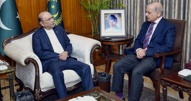 پښتونخوا صورت حال، وزيراعظم او صدر مملکت ترمينځ ملاقات امکان Regarding the situation in Pashtunkhwa, a meeting between the Prime Minister and the President is likely.