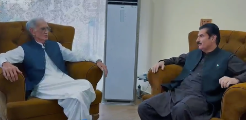 که پي ټي آئي کښې پوهه کسان وې نو صوبه کښې به ګور راج نۀ وو نافذ شوې ،پرويزخټک If there were knowledgeable people in the PTI, such things would never have happened in the province — Pervez Khattak.